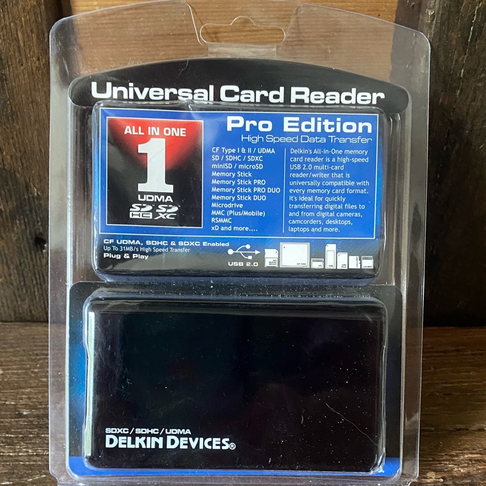 Delkin Devices Universal Card Reader Pro Edition